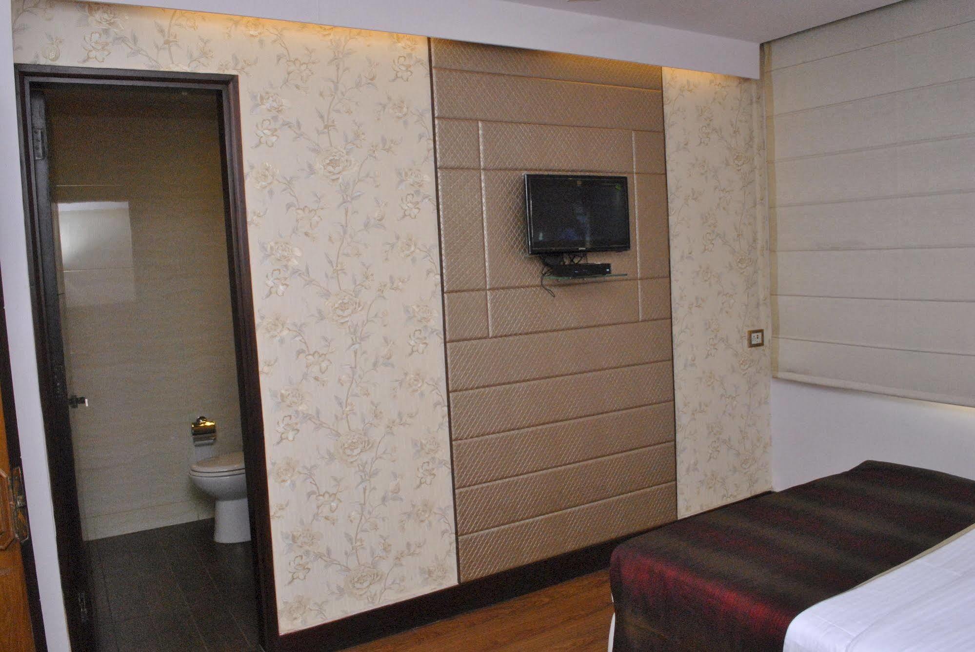 Hotel Jukaso Inn Down Town Nuova Delhi Esterno foto
